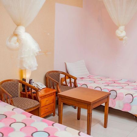 Tigers'S Apartment Hotel 布琼布拉 外观 照片