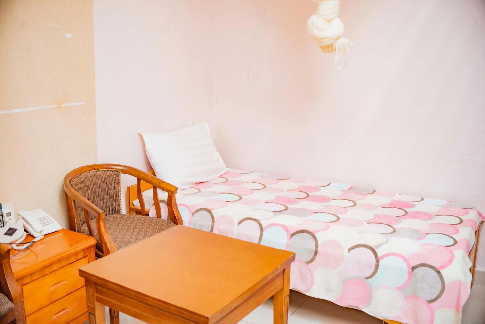 Tigers'S Apartment Hotel 布琼布拉 外观 照片
