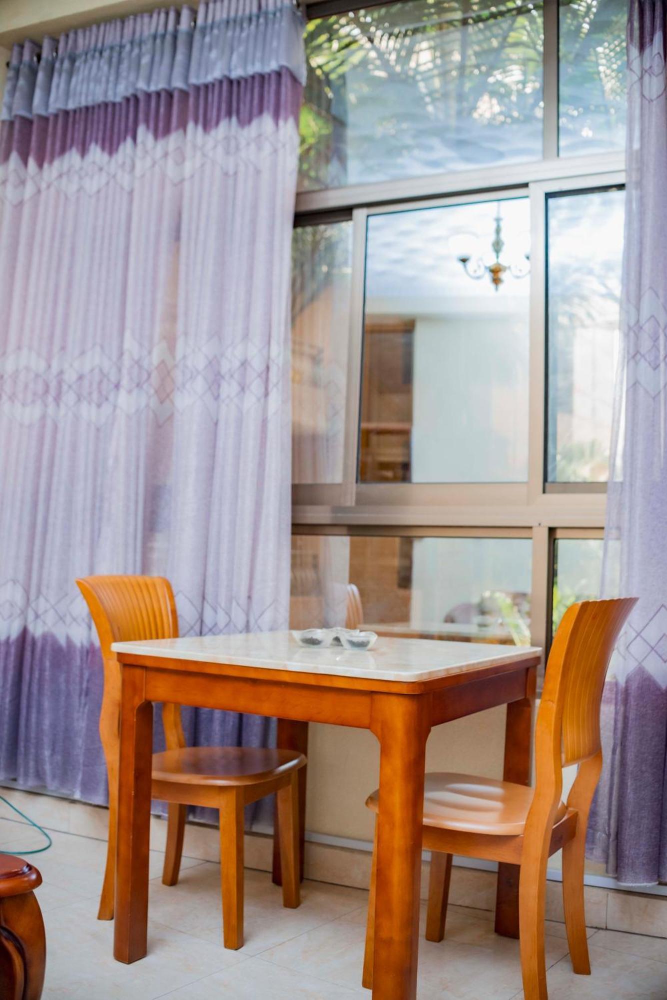 Tigers'S Apartment Hotel 布琼布拉 外观 照片