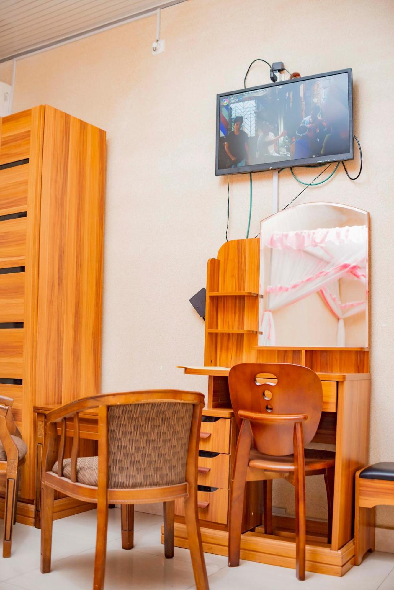 Tigers'S Apartment Hotel 布琼布拉 外观 照片
