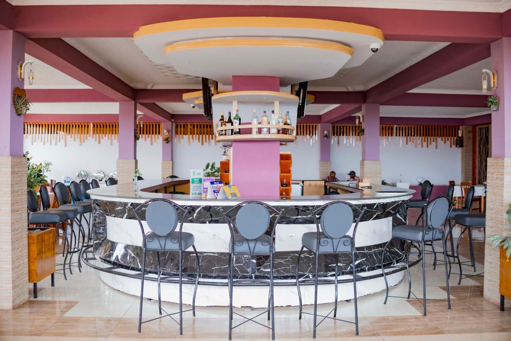Tigers'S Apartment Hotel 布琼布拉 外观 照片