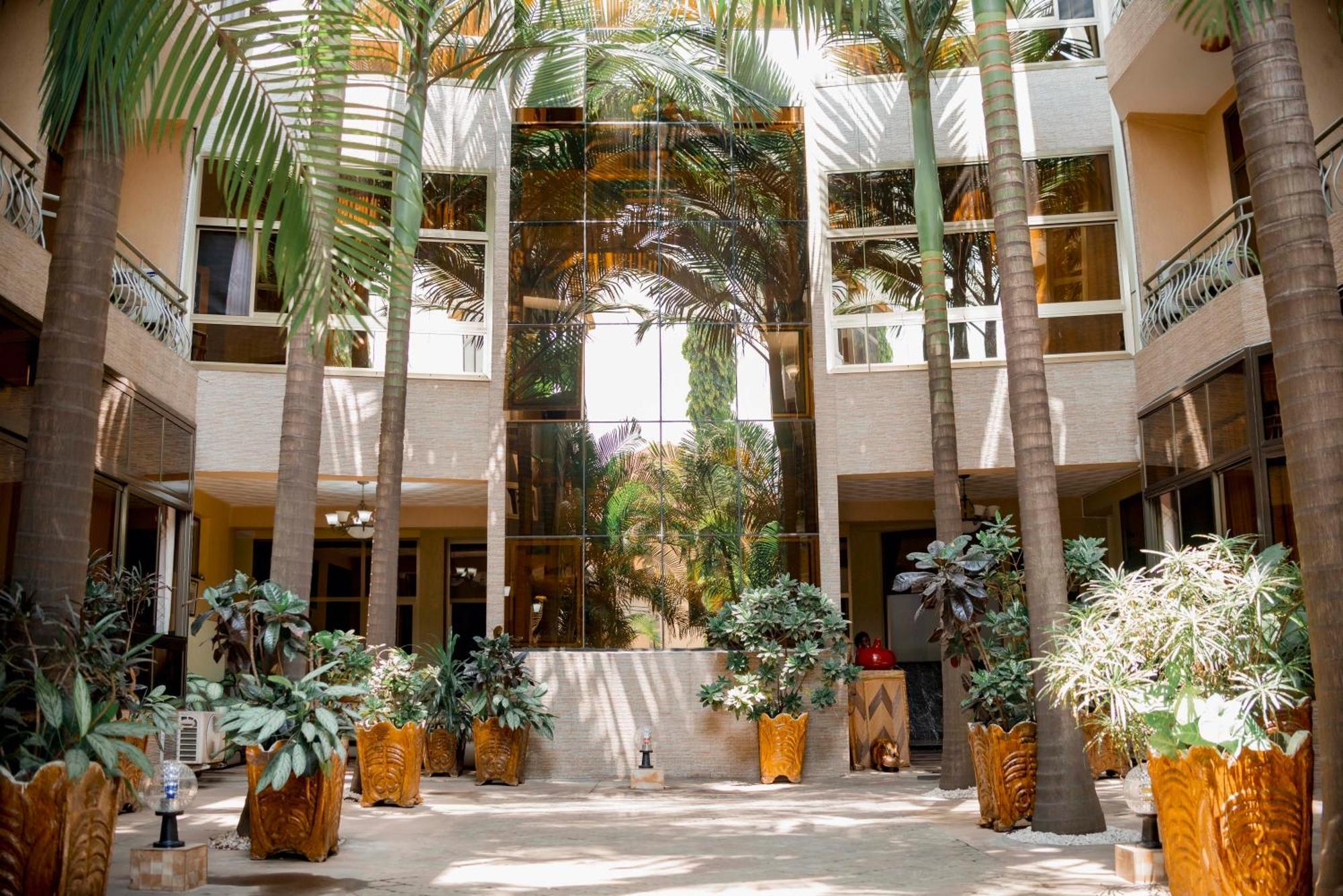 Tigers'S Apartment Hotel 布琼布拉 外观 照片