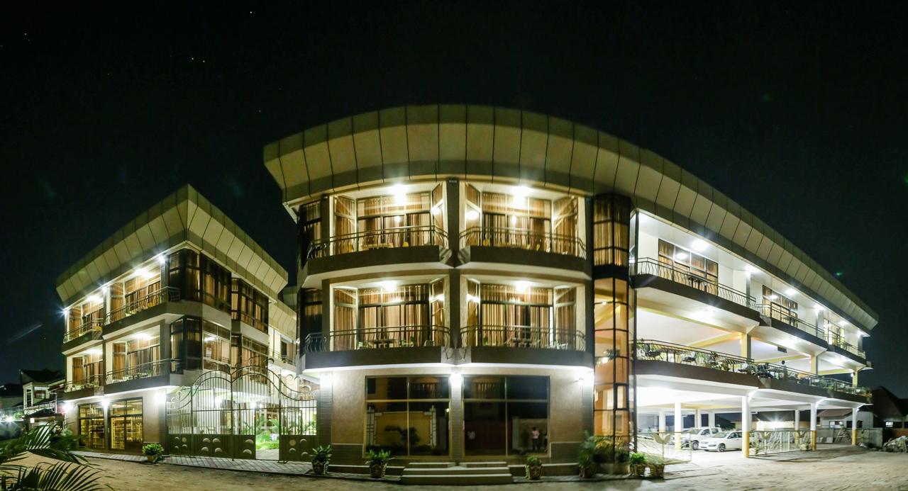 Tigers'S Apartment Hotel 布琼布拉 外观 照片